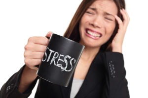 Причиной стрессовой реакции организма являются стрессоры. 